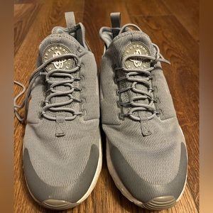 Nike Gray Air Huarache Women’s